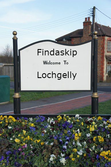 findaskip welcome town sign lochgelly