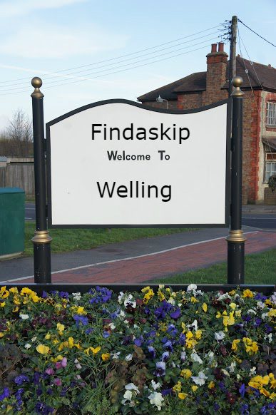 findaskip welcome town sign of welling
