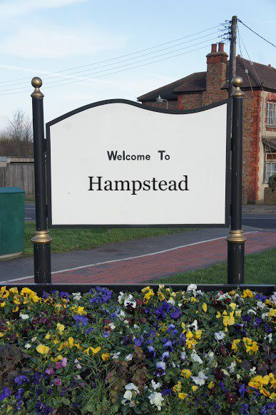 findaskip welcome town sign of hampstead